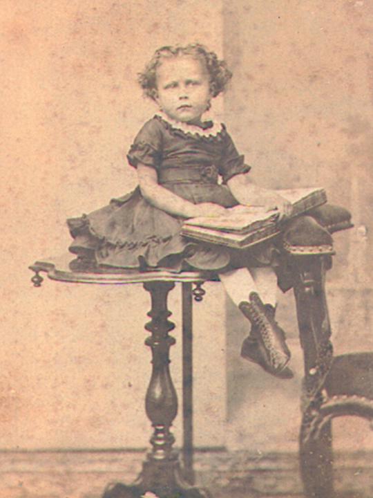 Ermina Kuiters (1867-1933) dochter van Hendrik & Freyda